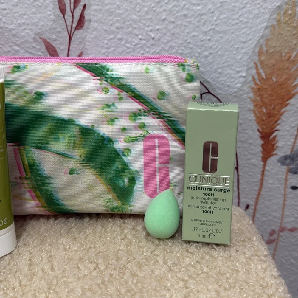Clinique Cosmetic Bag & Green Beauty Set